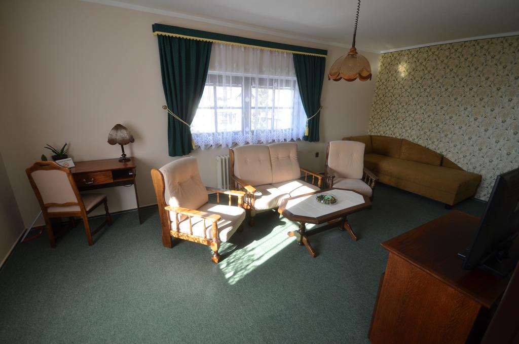 Villa Zerotin Penzion Bed & Breakfast Velké Losiny Buitenkant foto